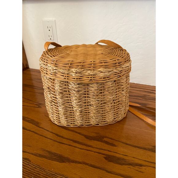 Vintage basket with leather strap and attached lid - Picture 4 of 7